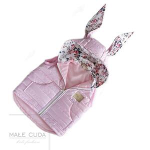 Prešívaná vesta ružovej farby s potlačou ruží